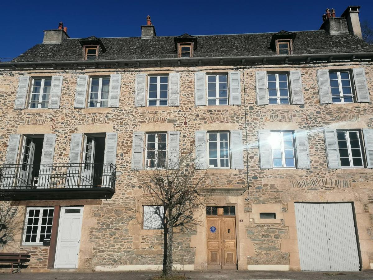Gite Les Pieds Dans L'Olt - Ultreia Estaing  Zewnętrze zdjęcie